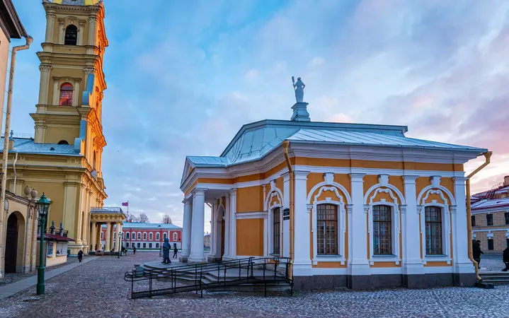 Петропавловская крепость - собор + Автобусная экскурсия по городу
