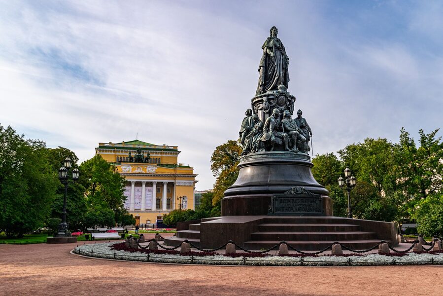 Петербург сквозь века
