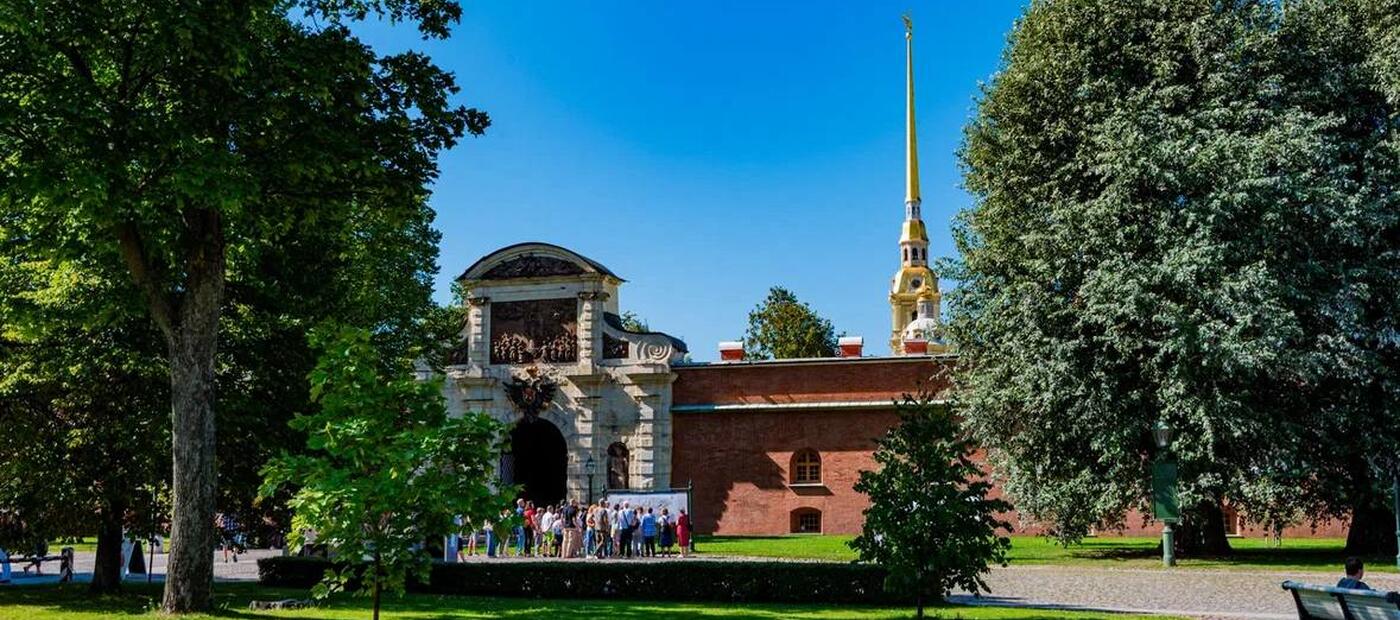 Петропавловская крепость (территория) + Автобусная экскурсия по городу