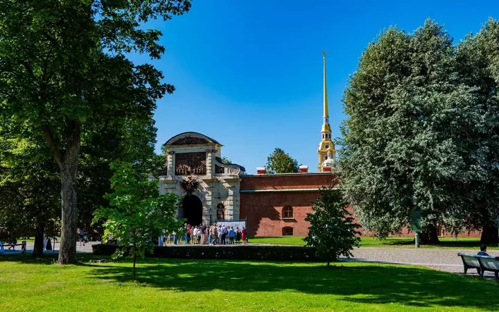 Петропавловская крепость (территория) + Автобусная экскурсия по городу